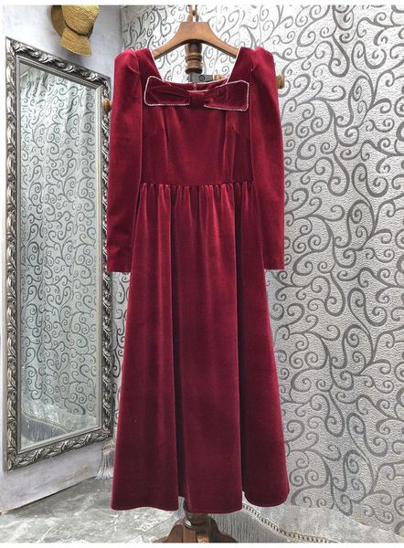 Abiti casual di alta qualità 2023 Abito primaverile Donna Sexy Colletto quadrato Perline Fiocco Deco Manica lunga Lunghezza a metà polpaccio Velluto Rosso Nero