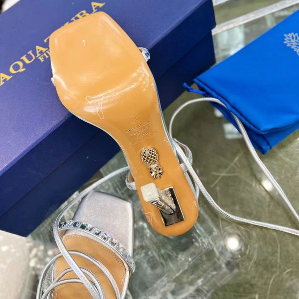 Aquazzura sandals tallone di alta qualità in pelle di alta qualità decorazione cristallo diamante 10,5 cm tacchi sottili tacchi di lusso scarpe da matrimonio di design di lussuoso leggings femminile allacciato ib9r