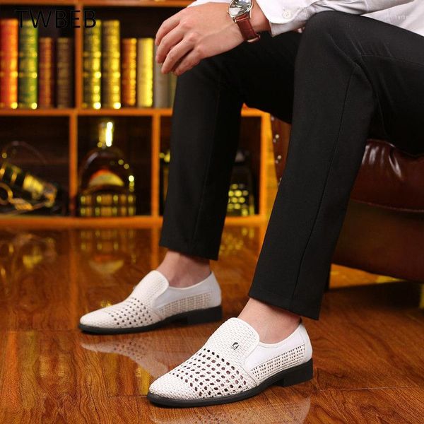 Sandálias vendem bem homens sapatos de couro Summer Summer Hollow respirável Oxfords Man Slip casual em vestido formal para