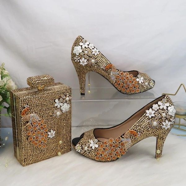 Vestido sapatos de vestido champanhe cristal sandals femininos abertos no dedo notar e um conjunto de bolsas de pavão peep saltos altos bombas de bolsa