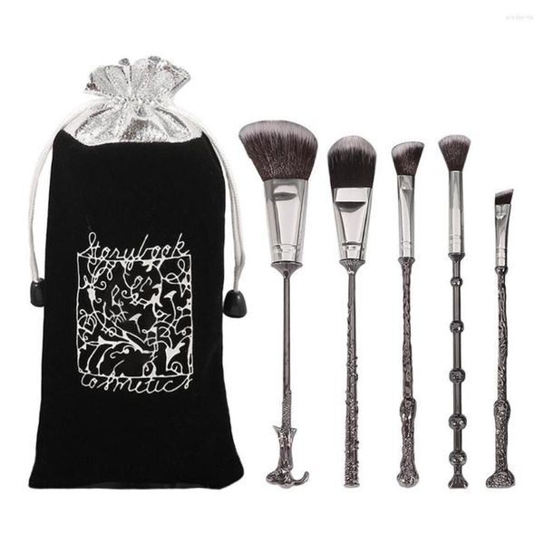 Escovas de maquiagem 5pcs Fundação Shadow Handheld Conjuntos de escovas de mão com bolsa Profissional Sintético Cosméticos Ferramenta de beleza Salon