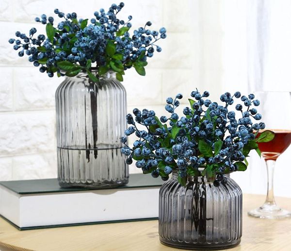 Ghirlande di fiori decorativi Gambi di bacche blu artificiali 9,8 pollici Composizione floreale di mirtilli Bouquet Filler per la festa nuziale a casa Decorati