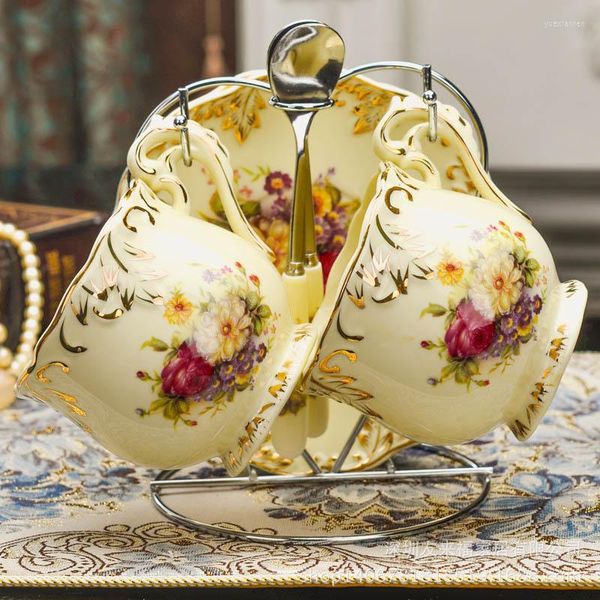 Tassen Untertassen Europäische Elfenbein-Porzellan-Teetasse und Untertasse 250 ml Hochwertige Keramik-Kaffeetasse Rosenblumen-Set Trinkgeschirr Schönes Geschenk