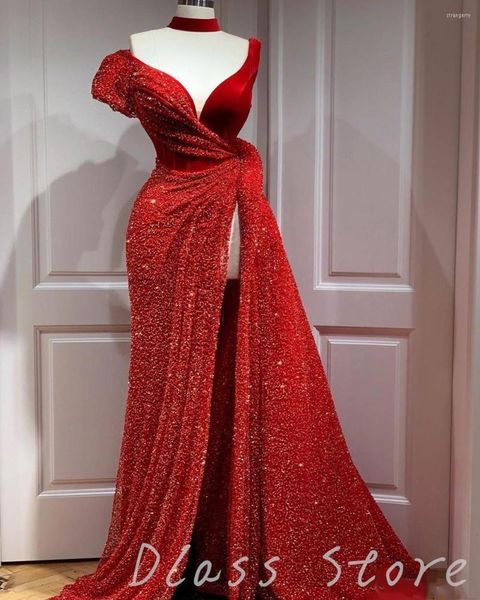 Abiti da festa Maniche corte rosse Dubai Evening Long Luxury 2023 Arab Africa Modern High Split Paillettes Abiti da ballo in raso Plus Size