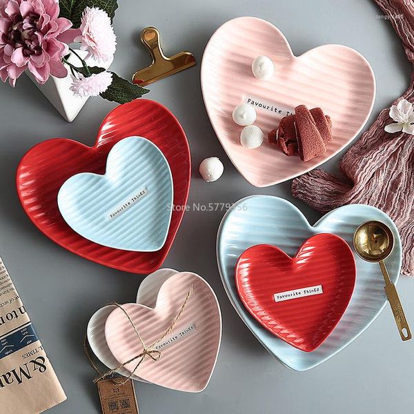 Piatti Piatto in ceramica a forma di cuore Gioielli decorativi Piatti per gingilli Design creativo Vassoio per stoviglie Set Dessert carino