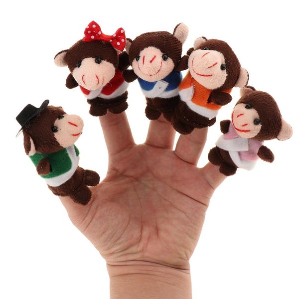 Puppets de dedos ajustam cinco pequenos macacos pulando na cama com mamãe macaco e doutor macaco brinquel