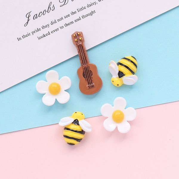 Yellow Bee Miniature Guitar Flower Mini Craft Miniature Fairy Garden Decorazione domestica Case Micro Landscaping Decor Commercio all'ingrosso 1223982