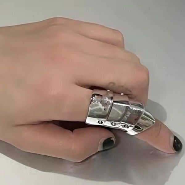 Designer Ring West Wood vier Abschnitte Aktivität Rüstung Ringe Männer und Frauen Hip-Hop Persönlichkeit Mode Schmuck Geschenk mit Box234v