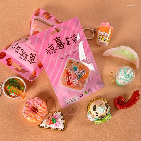 Chaveiros mais de 100 estilos aleatórios 1pcs Tide Play Simulation Food Keychain Lucky Bag Store Key Ring Charms