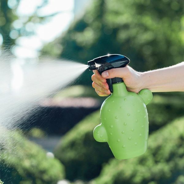 Bewässerungsgeräte Kreative Kaktus-Sprühflasche Tragbarer Heimsprinkler Sterilisierender Reinigungssprüher Wasserkocher Nebel Pflanze kann GartenwerkzeugWasser