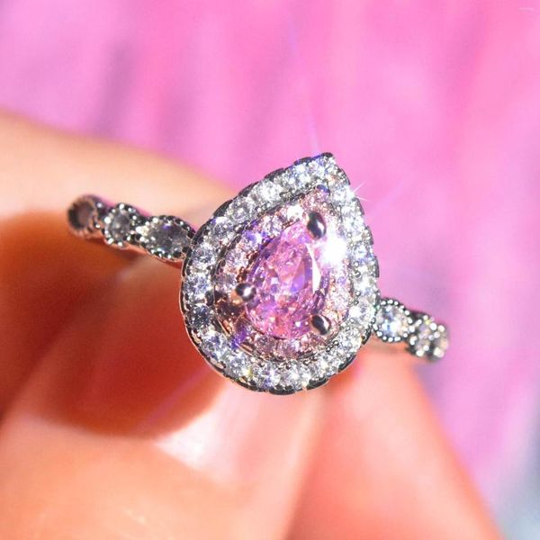 Fedi nuziali Simulazione a forma di goccia d'acqua placcata in platino Anello zircone squisito Gioielli femminili di lusso in cristallo rosa cipria principessa