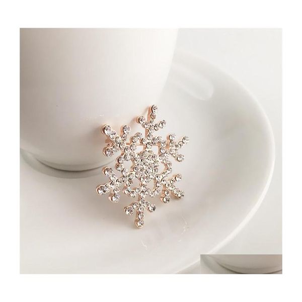 Pins Broschen Große Schneeflocke Brosche Funkelnde Kristall Strass Blumen Pins Für Frauen Dame Schmuck Party Weihnachtsgeschenk DHS 465C Dhou9