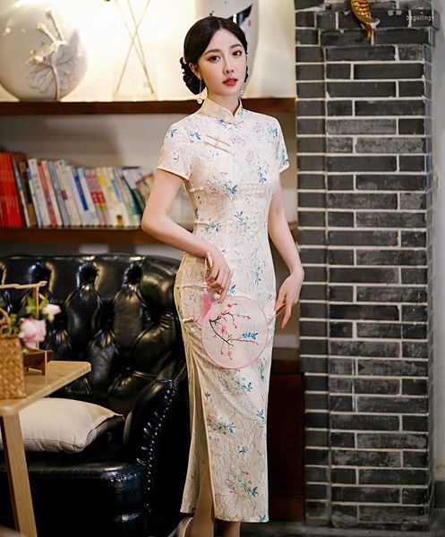 Abito da sposa cinese da donna cinese Cheongsam a maniche corte con bottoni fatti a mano Qipao stile lungo in chiffon con colletto alla coreana vintage