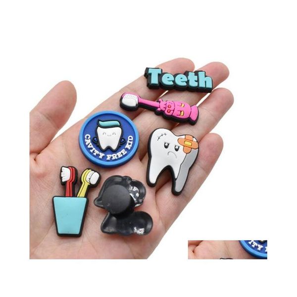 Parti di scarpe Accessori Denti Salute Tema Croc Charms Pvc Shoecharms Buckle Garden Kids Gift Toys Drop Delivery Shoes Dhgrd