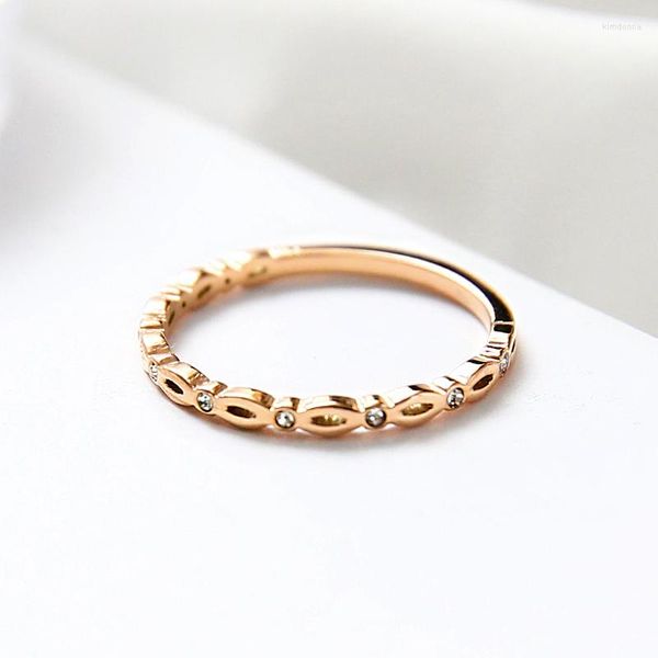 Anéis de casamento Yun Ruo 316L Titanium Steel Jewelry Hollow Out Mosaic Zircon Ring Rose Rose Gold Color Fashion Mulher Presente de aniversário NUNCA