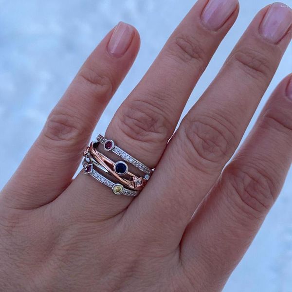 Anéis de casamento Moda feminina Rainbow Zircon Stone Ring de Luxo Cristal Geométrico Engajamento para Mulheres Cor Rose Gold Silver Color