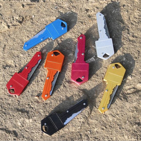 Coltello pieghevole mini a forma di chiave colorata Coltello da tasca per sciabola all'aperto per feste Coltelli portachiavi multifunzionali Coltello svizzero per autodifesa