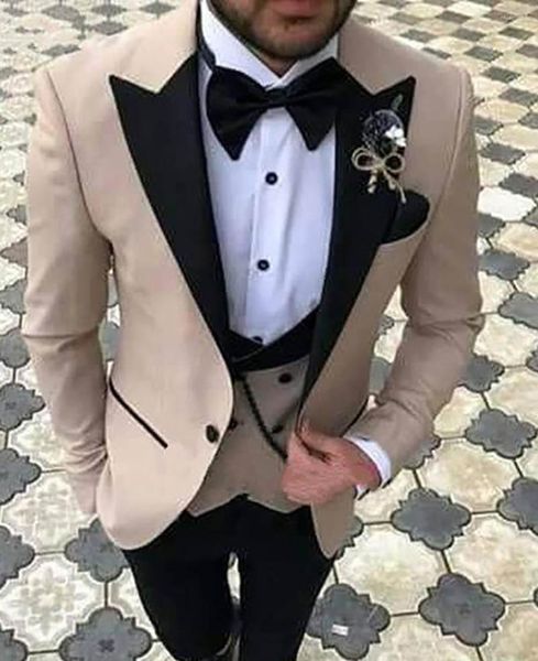 Herrenanzüge Formelle Bräutigam-Smokings für die Hochzeit mit schwarzem Spitzenrevers Slim Fit Männer 3-teilige Jacke Hose Weste individuelle Modekleidung