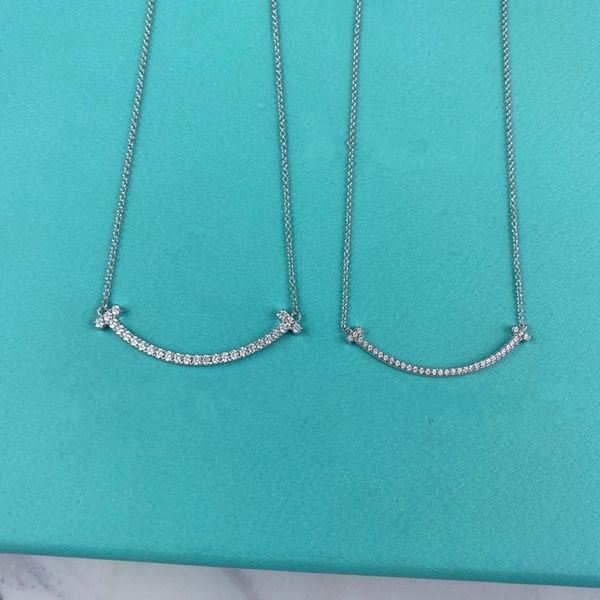 2023 schöne süße Anhänger Halsketten lange silberne dünne Edelstahlkette Diamanten Kristallstreifen Design Frauen Halskette mit Staubbeutel und Box