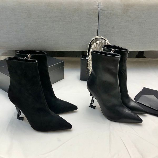 Botas de tornozelo Opyum Dedo do pé pontiagudo Saltos em forma especial 10,5 cm para meninas mulheres designer de luxo Sola de camurça de couro Sapatos de moda Sapatos de fábrica Tamanho 35-41 com caixa