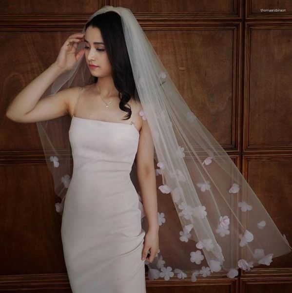 Veli da sposa Lunghezza punta delle dita Velo da sposa corto con applicazioni floreali in pizzo Vestido De Noiva Longo Pettine elegante su misura