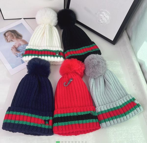 Cappello Addensato Imitazione Pelliccia di Procione Palla Gancio Nascosto Lana Tenere Caldo Paraorecchie Cappello Autunno e Inverno Strisce Rosse e Verdi