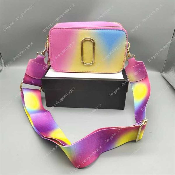 Piccolo design 2024 Borsa primaverile Portamonete firmato Fashion Sense Tracolla larga One Crossbody Moda Versatile piccola borsa quadrata arcobaleno