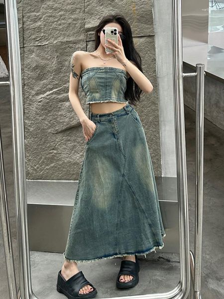 Lässige Kleider 2023 Hong Kong Wind Denim Mode Set Weibliche Sommer Tube Top Kurzer hoch taillierter weißer Halbkörperrock Zwei Sätze Flut