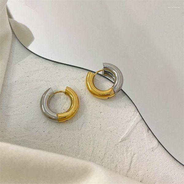 Orecchini a bottone in metallo con cerchio di giunzione bicolore in acciaio al titanio placcato color oro da donna Circle Huggie gioielli regalo 2023