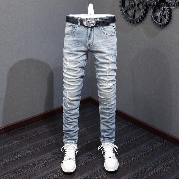 Jeans da uomo Street Fashion Uomo Pantaloni vintage firmati con toppe strappate aderenti blu chiaro elasticizzato elasticizzato retrò di alta qualità