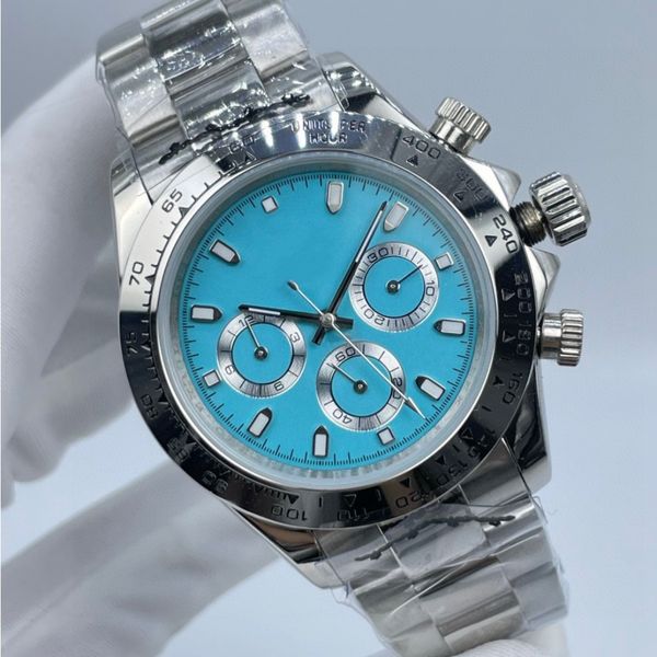 Herrenuhr, hochwertige Moissanit-Uhr. Hellblaue Luxus-Automatik-Diamantuhr. Diamant eingelegt in der Mitte des Armbands