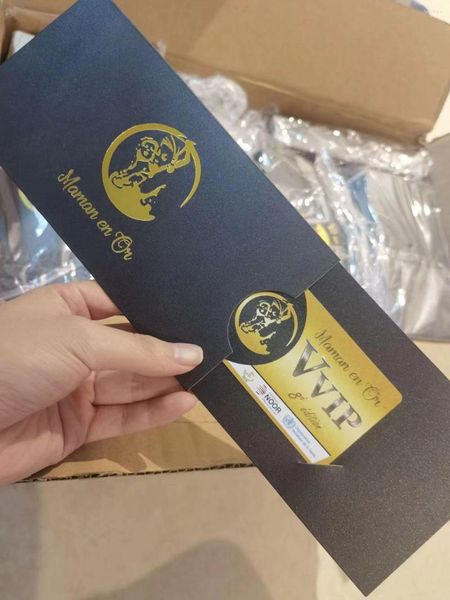 Papel de embrulho para presente 10 peças VIP com suporte para cartões 250 g/m² com logotipo dourado e capa personalizada