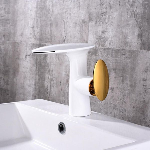 Rubinetti per lavabo da bagno Tutti i produttori di lavandini per rubinetti in rame e freddo Acqua mista galvanica in platino nero diretto