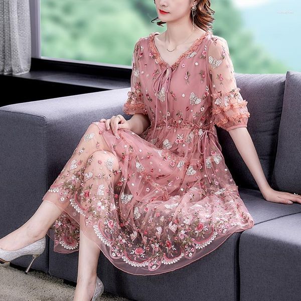 Casual Kleider Frauen Rosa Stickerei Floral Seide Midi Kleid Sommer Rüschen Kragen Aushöhlen Sexy 2023 Koreanische Elegante Rock