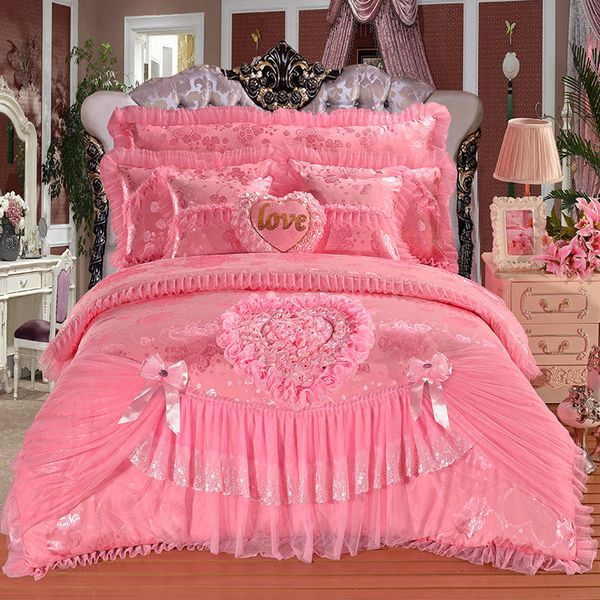 Set di biancheria da letto in stile coreano Princess Wedding Set Luxury Pink Heart Lace Jacquard Satin Copripiumino Copriletto Lenzuolo Federe 230801