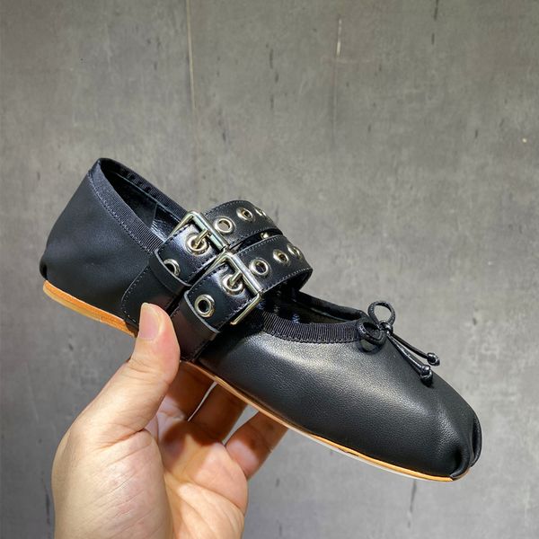 Sapatos sociais de luxo feminino pele de ovelha sapatilhas balé outono 2023 estilos fivela de cinto nó borboleta couro punk mulher designer casual 230801