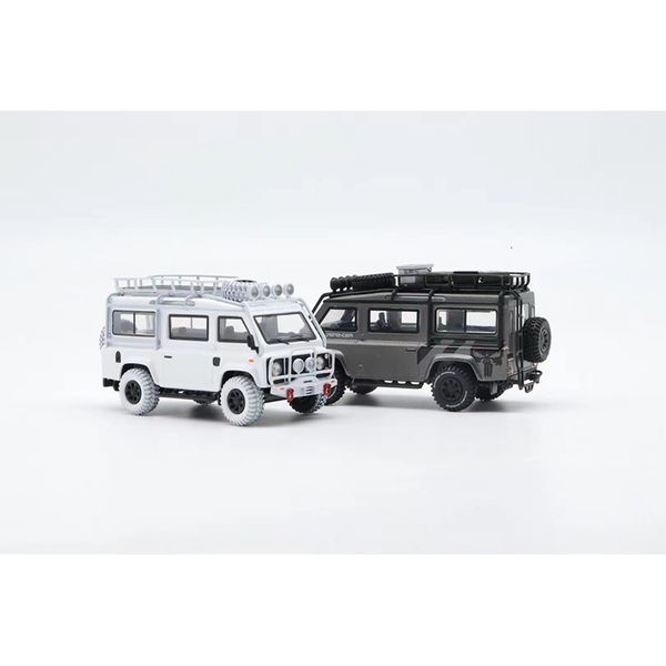 Diecast Model Master 1 64 Defender Van Camper Accessori gratuiti Lega Diorama Car Collection Miniature Carros Toys 230802