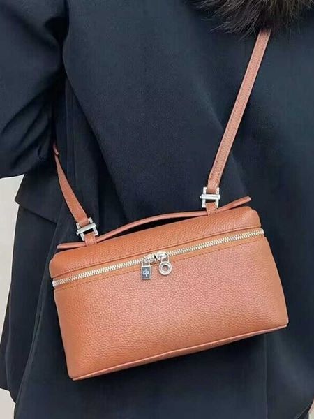 Borsa per trucco piccola da donna 2023 Nuova borsa a forma di scatola in tinta unita Borsa per pendolari in pelle versatile con cerniera per donna 230731