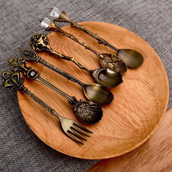 Cucchiai 6 pezzi/set forchetta vintage mini stile reale metallo oro intagliato cucchiaio da caffè frutta dessert cucchiaino utensile da cucina