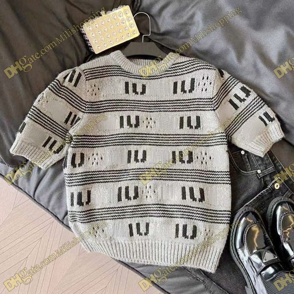 T-shirt lavorata a maglia a righe Maglione di lana di design Maglioni a maniche corte jacquard a lettera intera Miu Pullover girocollo da donna