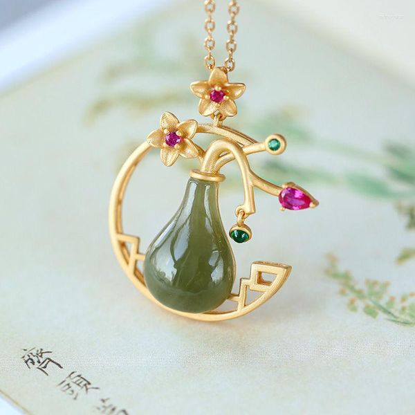 Ketten Klassisch Elegante Pflaumenblüten-Blumenvasen-Halskette Exquisiter natürlicher Jade-Anhänger Antikes Goldhandwerk Feiner Schmuck