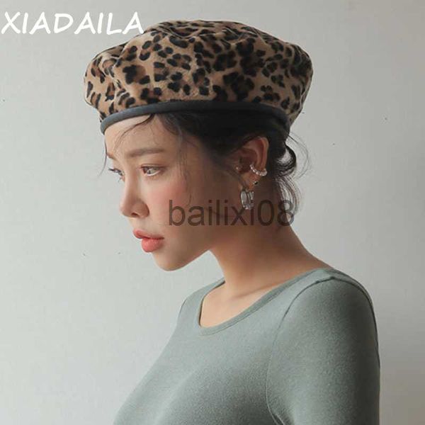 Cappelli a tesa avari leopardo berretto femminile autunno inverno cappelli per le donne berretto piatto pittore vintage Boina Feminina moda PU berretto a tesa in pelle J230802