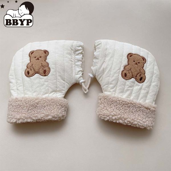 Guanti per bambini Simpatico orso ricamato Guanti bianchi Peluche Ispessito Inverno Tenere al caldo Gli studenti cavalcano biancheria intima antivento fredda Bare Fingers 230802