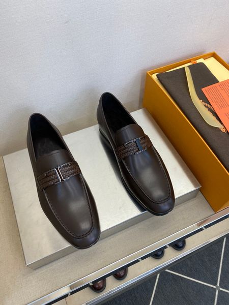 Novos sapatos masculinos formais de couro com fivela em T, sapatos de couro sem cadarço