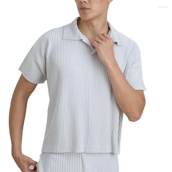 Polo da uomo Polo a pieghe Miyake Stile giapponese Abbigliamento da uomo Manica corta Risvolto Estate Traspirante Allentato Casual Tinta unita Top