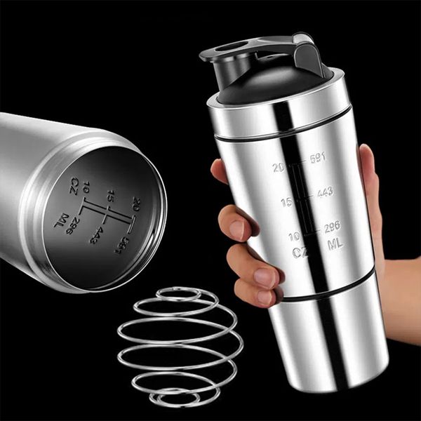 Bottiglie d'acqua Bottiglia per shaker proteico da 750 ml Tazza in acciaio inossidabile Frullatore sportivo ermetico con bicchieri graduati 230802