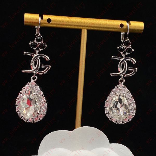Designer de joias earbuckle cristal preto zircão alfabeto pingente em forma de gota de água para mulheres brincos de charme, presentes extravagantes, banquetes, casamentos