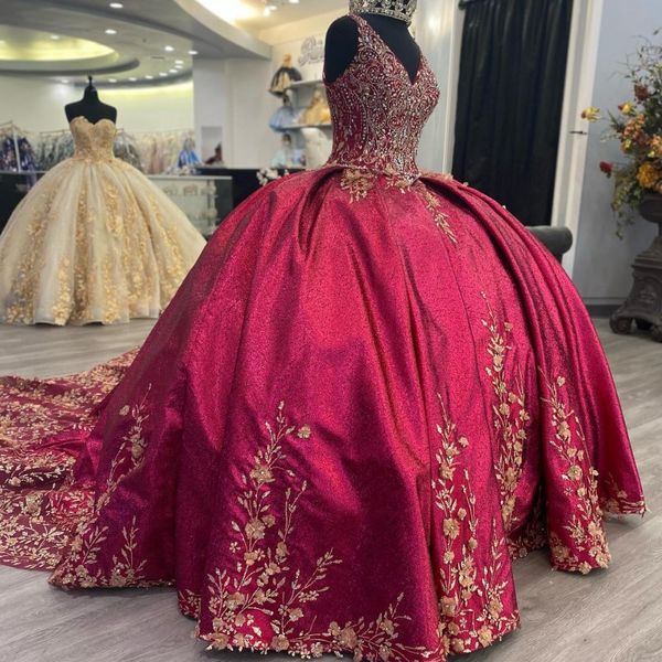 Rosso sexy con scollo a V in rilievo Ball Gown Quinceanera Abiti oro applique perline di pizzo Sweet 16 Dress Pageant Gowns vestido de 15 anos