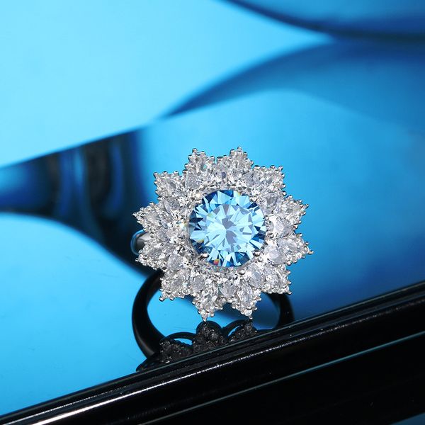 Neue Stil Heißer Verkauf S925 Sterling Silber Weibliche Licht Luxus Romantische Schneeflocke Saphir Ring High-end-Hochzeit Engagement Schmuck