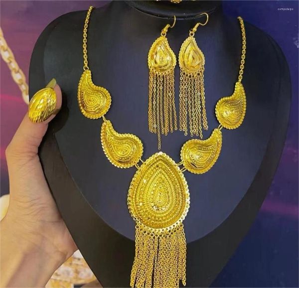 Kolye Küpe Seti 24K Altın Kaplama Dubai Takı Tassel Kadın Yüzük Gelin Partisi Moda Zarif Hediye Üç Parça